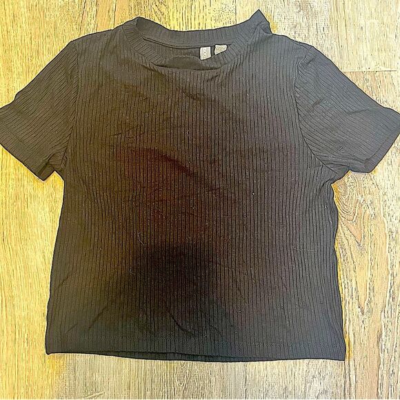 ASOS Design Black Shrunken Crop Rib Knit T-Shirt With Short Sleeves - Picture 1 of 4
